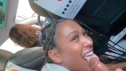 Sexy blonde with a sexy bodyi publico