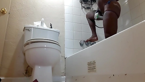 Big bootyoknon slut takes on two dicks