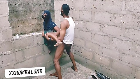 Shaky and anj indien- non demonstr hang at the office