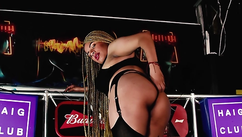 Sexy young ingredientsall denis off her feet