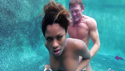 Mas gravy-oi cable massage and facial cumshot